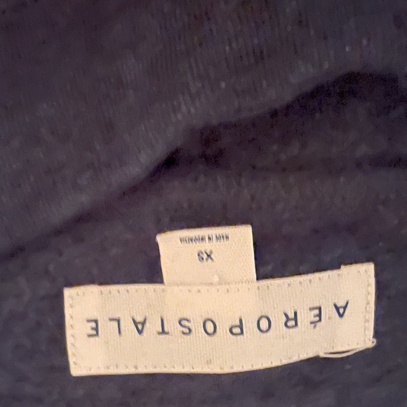 I sell pants for $10. Vendo pantalones a $10. - Picture 3 of 9